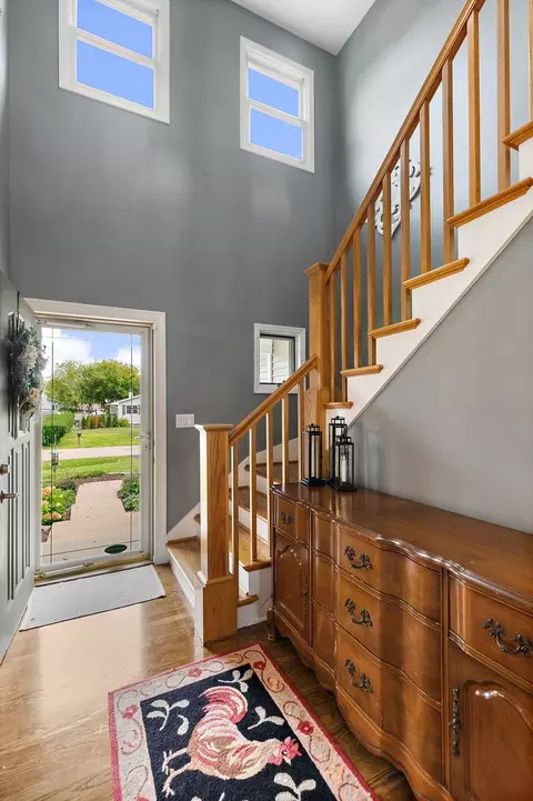 Entry Way - 811 Carol Ave, Mchenry, IL 60050 photo 1 of 2