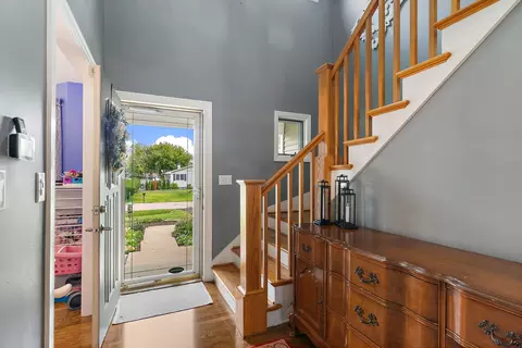 Entry Way - 811 Carol Ave, Mchenry, IL 60050 photo 2 of 2