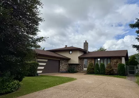 700 S Noah Ter, Mount Prospect, IL 60056