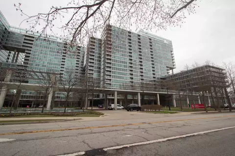 9655 Woods Dr #P-350, Skokie, IL 60077