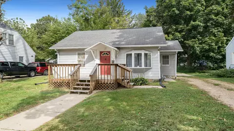 310 W Hitt St, Mount Morris, IL 61054