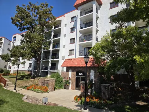 475 Plum Creek Dr #206, Wheeling, IL 60090