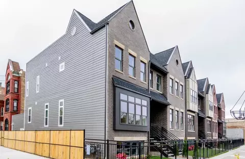 Exterior - 1015 E 43rd St, Chicago, IL 60653 photo 2 of 4