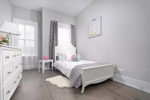 Bedroom - 1015 E 43rd St, Chicago, IL 60653 photo 4 of 5