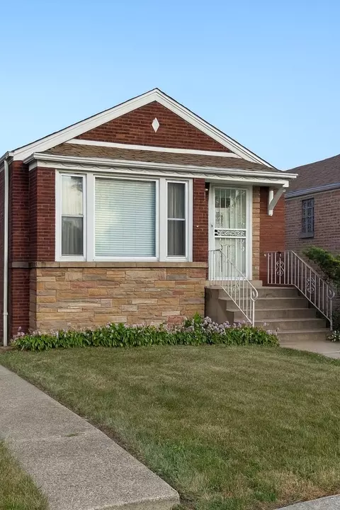 10104 S Prairie Ave, Chicago, IL 60628
