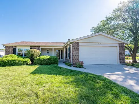 1225 Radcliffe Rd, Buffalo Grove, IL 60089