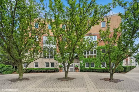1889 Maple Ave #W10, Evanston, IL 60201