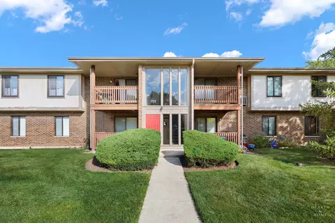 701 Garden Cir #3, Streamwood, IL 60107