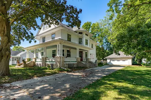 305 W Perry St, Belvidere, IL 61008