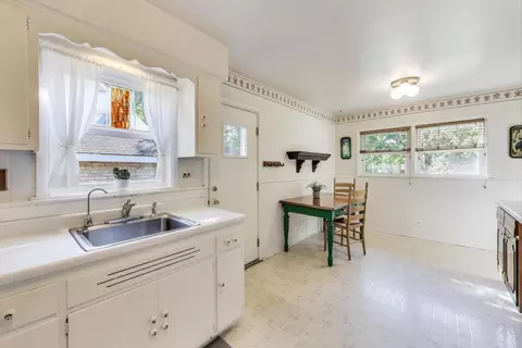 Kitchen - 309 Darrow Ave, Evanston, IL 60202 photo 4 of 4
