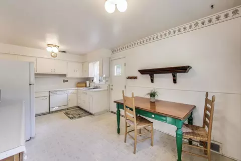 Kitchen - 309 Darrow Ave, Evanston, IL 60202 photo 2 of 4