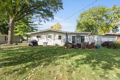 Exterior - 320 Harmony Dr, North Aurora, IL 60542 photo 4 of 5