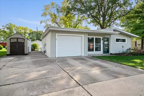 Exterior - 320 Harmony Dr, North Aurora, IL 60542 photo 2 of 5