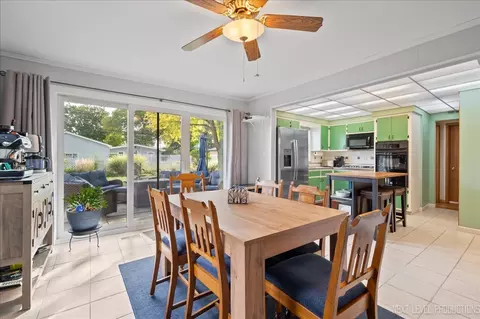 Dining - 320 Harmony Dr, North Aurora, IL 60542 photo 2 of 2
