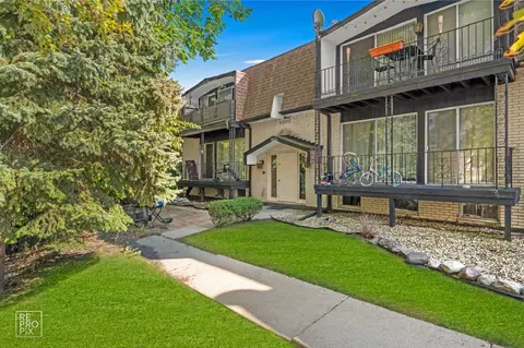 5633 Edge Lake Dr, Oak Lawn, IL 60453