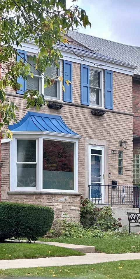 5818 N Whipple St, Chicago, IL 60659