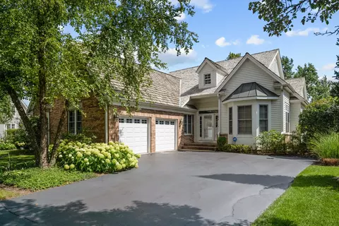 1745 W Newport Ct, Lake Forest, IL 60045