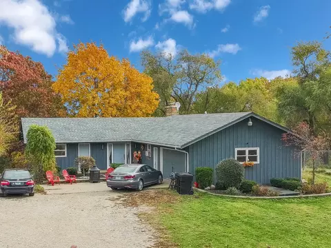 7822 N Pillow Hill Rd N, Spring Grove, IL 60081