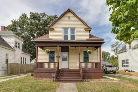 1105 S Center St, Bloomington, IL 61701