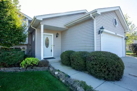 1505 9th St, Harvard, IL 60033