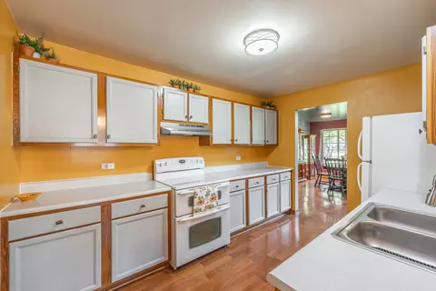 355 Ashford Cir #4, Bartlett, IL 60103 photo 8
