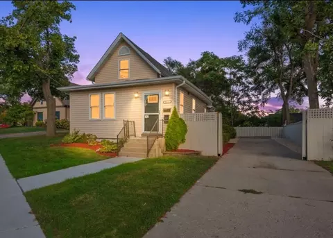 Exterior - 561 Dundee Ave, Elgin, IL 60120 photo 2 of 7