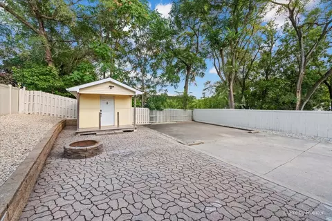 Exterior - 561 Dundee Ave, Elgin, IL 60120 photo 6 of 7