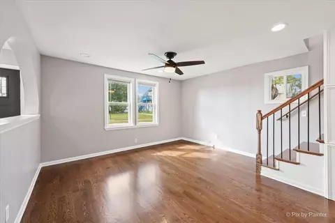 Living - 561 Dundee Ave, Elgin, IL 60120 photo 3 of 4
