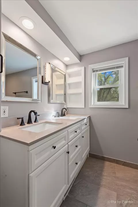 Bath - 561 Dundee Ave, Elgin, IL 60120 photo 2 of 3
