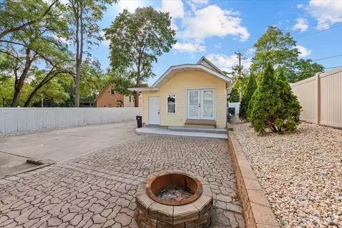 Exterior - 561 Dundee Ave, Elgin, IL 60120 photo 5 of 7