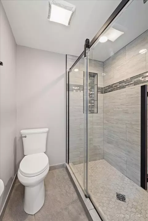 Bath - 561 Dundee Ave, Elgin, IL 60120 photo 1 of 3