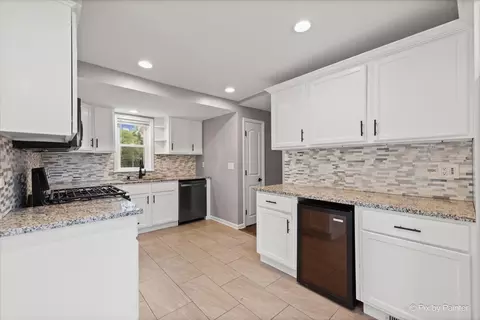 Kitchen - 561 Dundee Ave, Elgin, IL 60120 photo 3 of 3