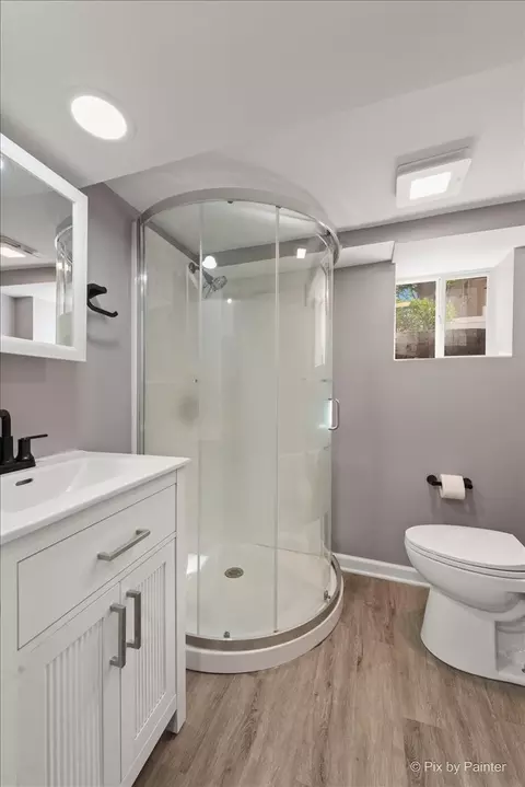 Bath - 561 Dundee Ave, Elgin, IL 60120 photo 3 of 3