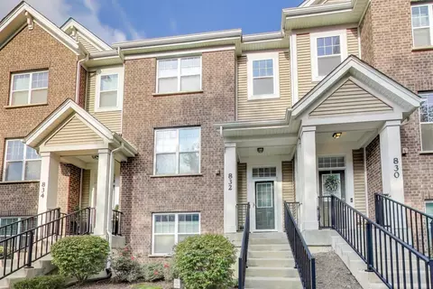 832 Center St, Des Plaines, IL 60016