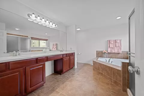 Bath - 312 Monument Rd, Elgin, IL 60124 photo 2 of 3