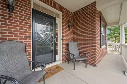 Exterior - 312 Monument Rd, Elgin, IL 60124 photo 3 of 6