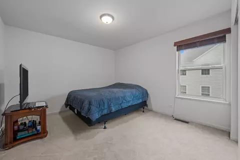 Bedroom - 312 Monument Rd, Elgin, IL 60124 photo 3 of 4