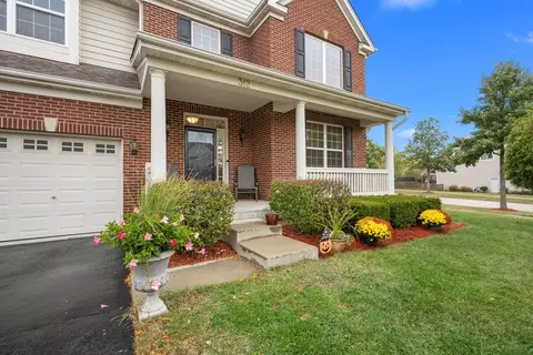 Exterior - 312 Monument Rd, Elgin, IL 60124 photo 2 of 6