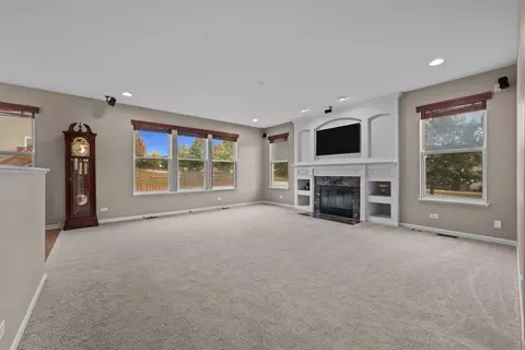 Living - 312 Monument Rd, Elgin, IL 60124 photo 4 of 6