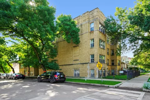 3551 W Belle Plaine Ave #2, Chicago, IL 60618