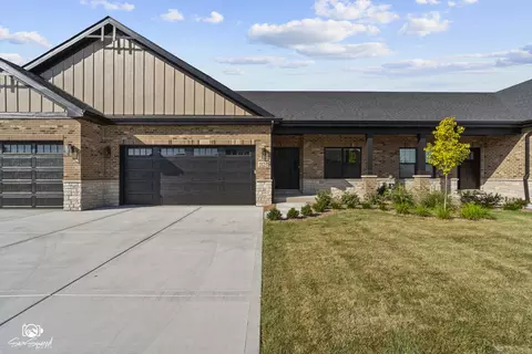 2125 Sky Harbor Dr, New Lenox, IL 60451