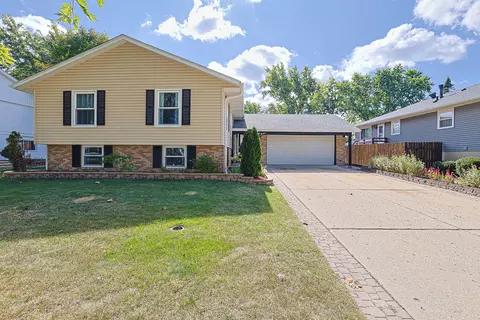 819 Robinson Ave, Streamwood, IL 60107