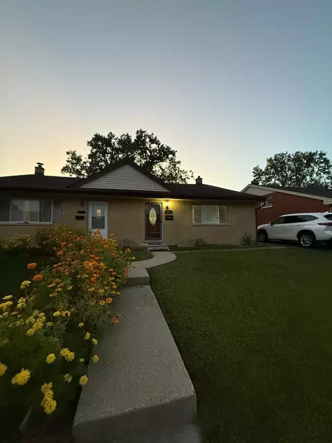 9428 N Oak Ave, Des Plaines, IL 60016