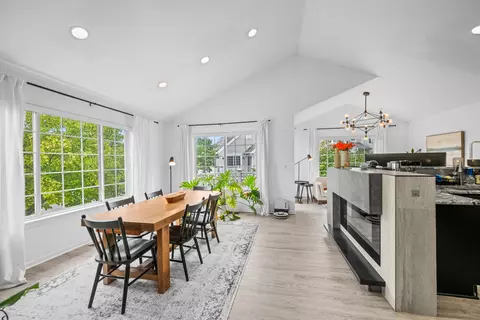 Dining - 70 Cherbourg Ct #70, Wheeling, IL 60090 photo 1 of 2