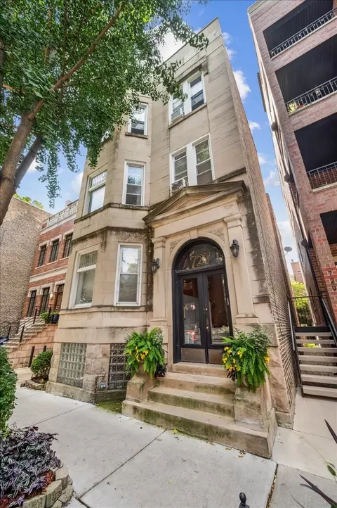 727 W Aldine Ave #1, Chicago, IL 60657