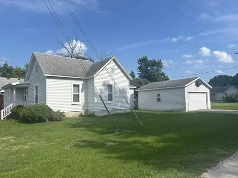 Exterior - 211 W 2nd St, Gridley, IL 61744 photo 2 of 2
