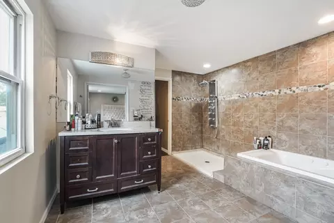 Bath - 1523 E 85th St, Chicago, IL 60619 photo 2 of 3
