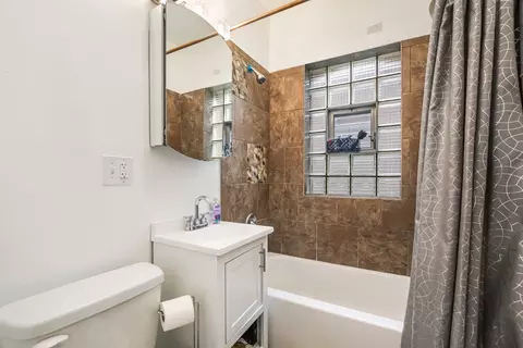 Bath - 1523 E 85th St, Chicago, IL 60619 photo 1 of 3