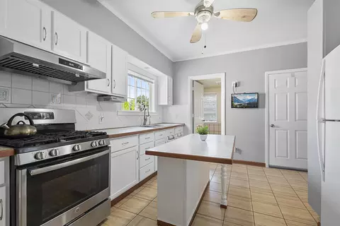Kitchen - 302 Griswold St, Elgin, IL 60123 photo 2 of 2