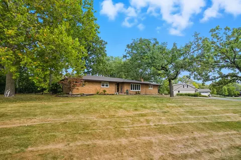 8615 Washington St, Downers Grove, IL 60516